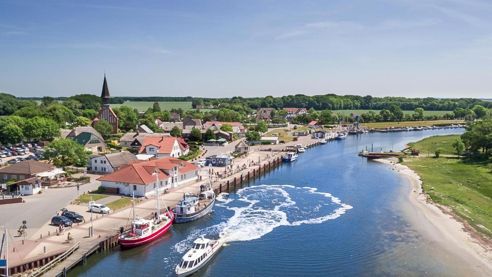 Hotel Ruegenschmiede Vis A Vis Hiddensee Schaprode Exterior photo