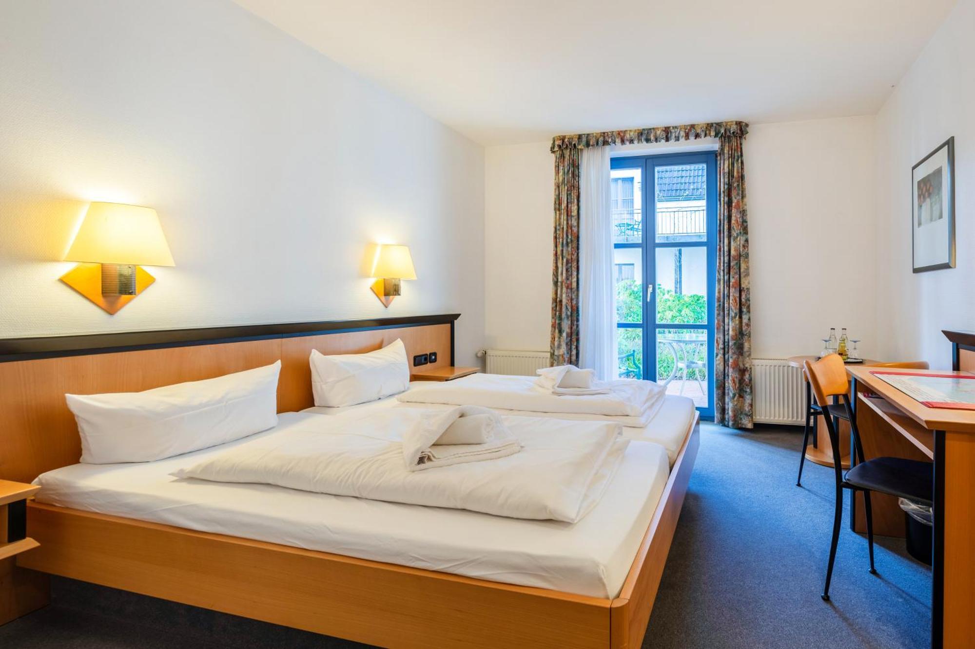 Hotel Ruegenschmiede Vis A Vis Hiddensee Schaprode Room photo