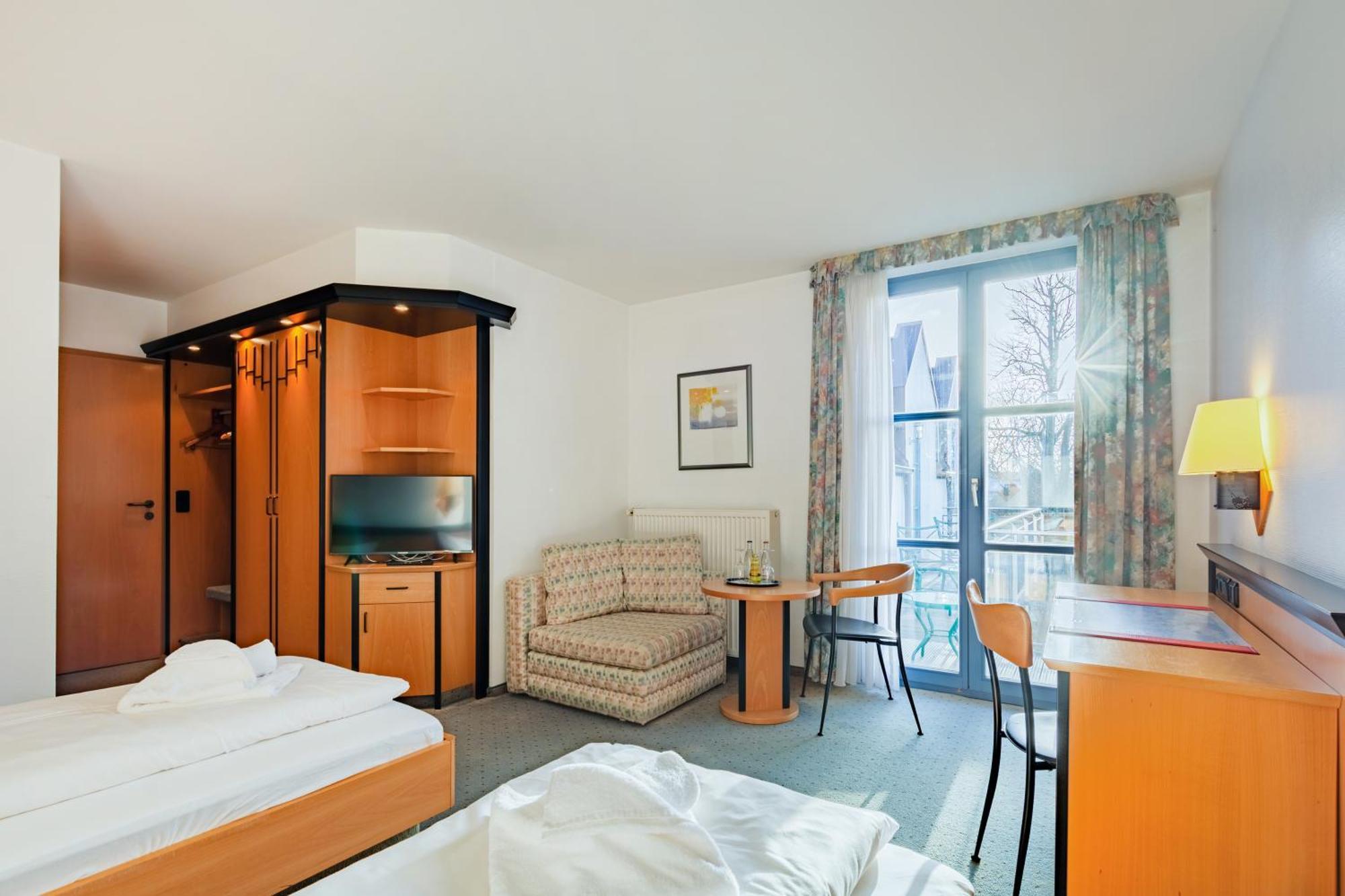 Hotel Ruegenschmiede Vis A Vis Hiddensee Schaprode Room photo