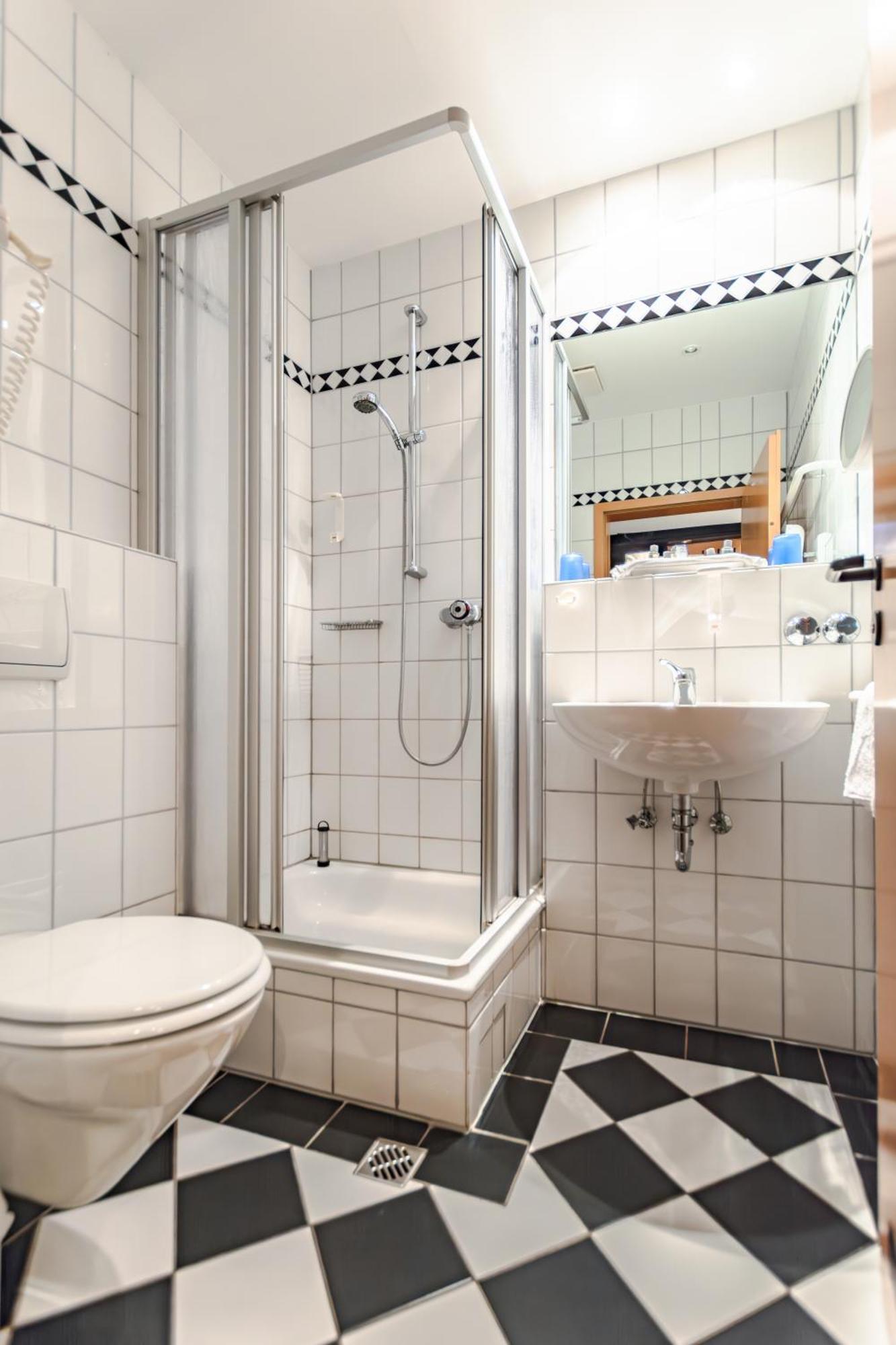 Hotel Ruegenschmiede Vis A Vis Hiddensee Schaprode Room photo