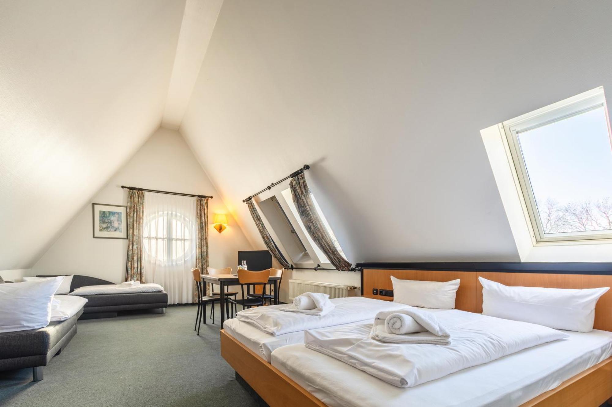 Hotel Ruegenschmiede Vis A Vis Hiddensee Schaprode Room photo