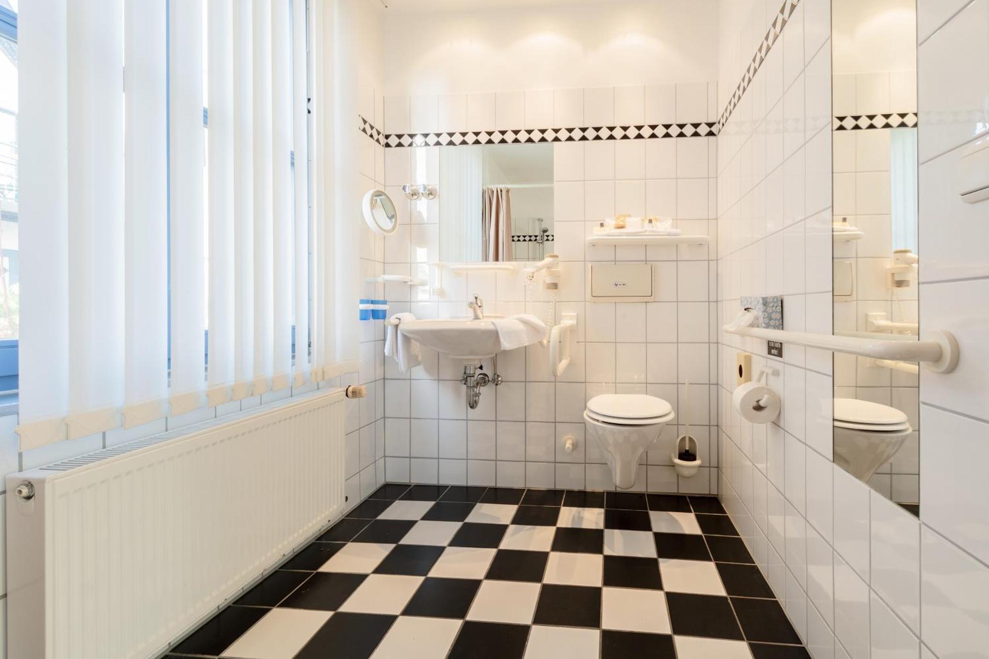 Hotel Ruegenschmiede Vis A Vis Hiddensee Schaprode Room photo