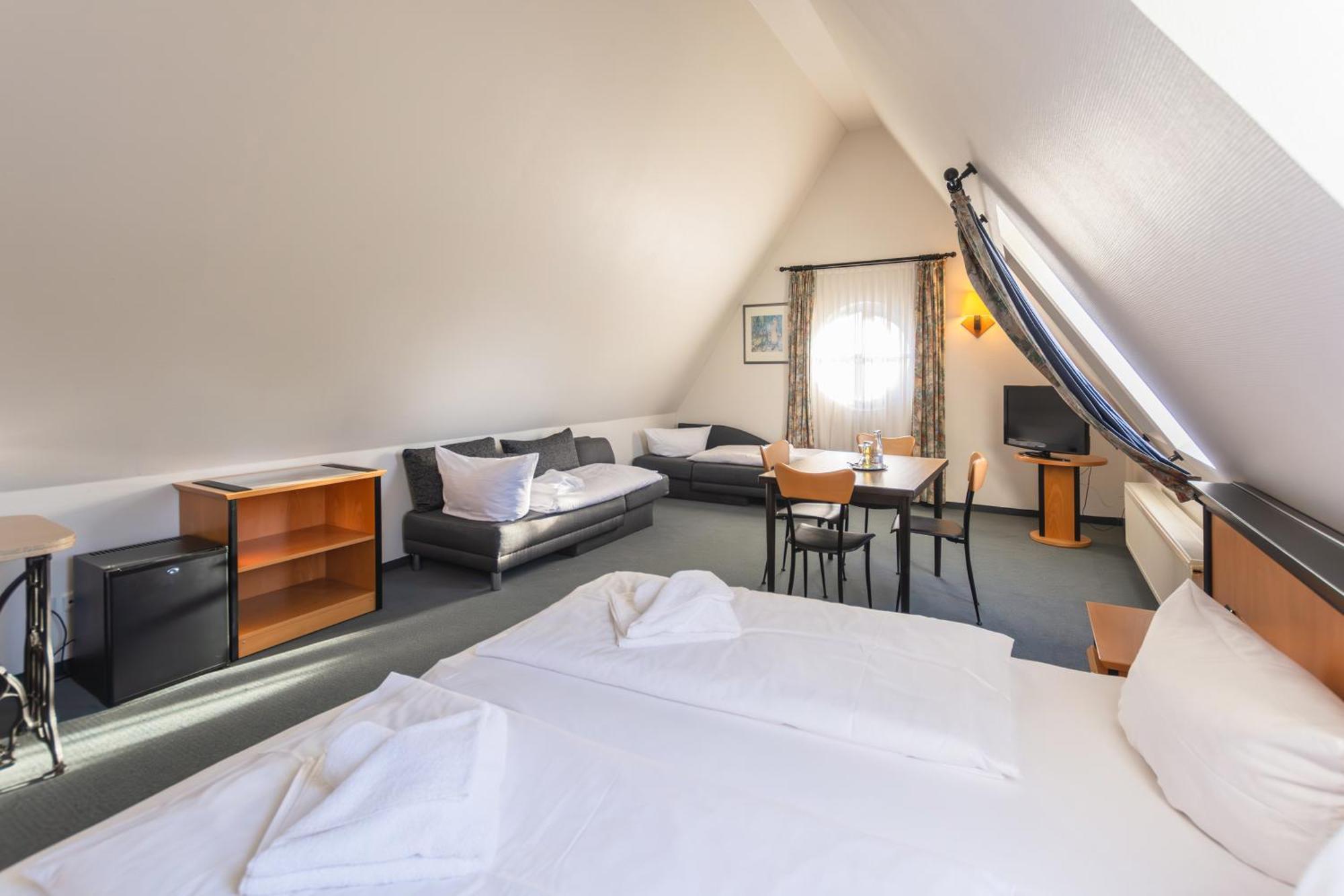 Hotel Ruegenschmiede Vis A Vis Hiddensee Schaprode Room photo