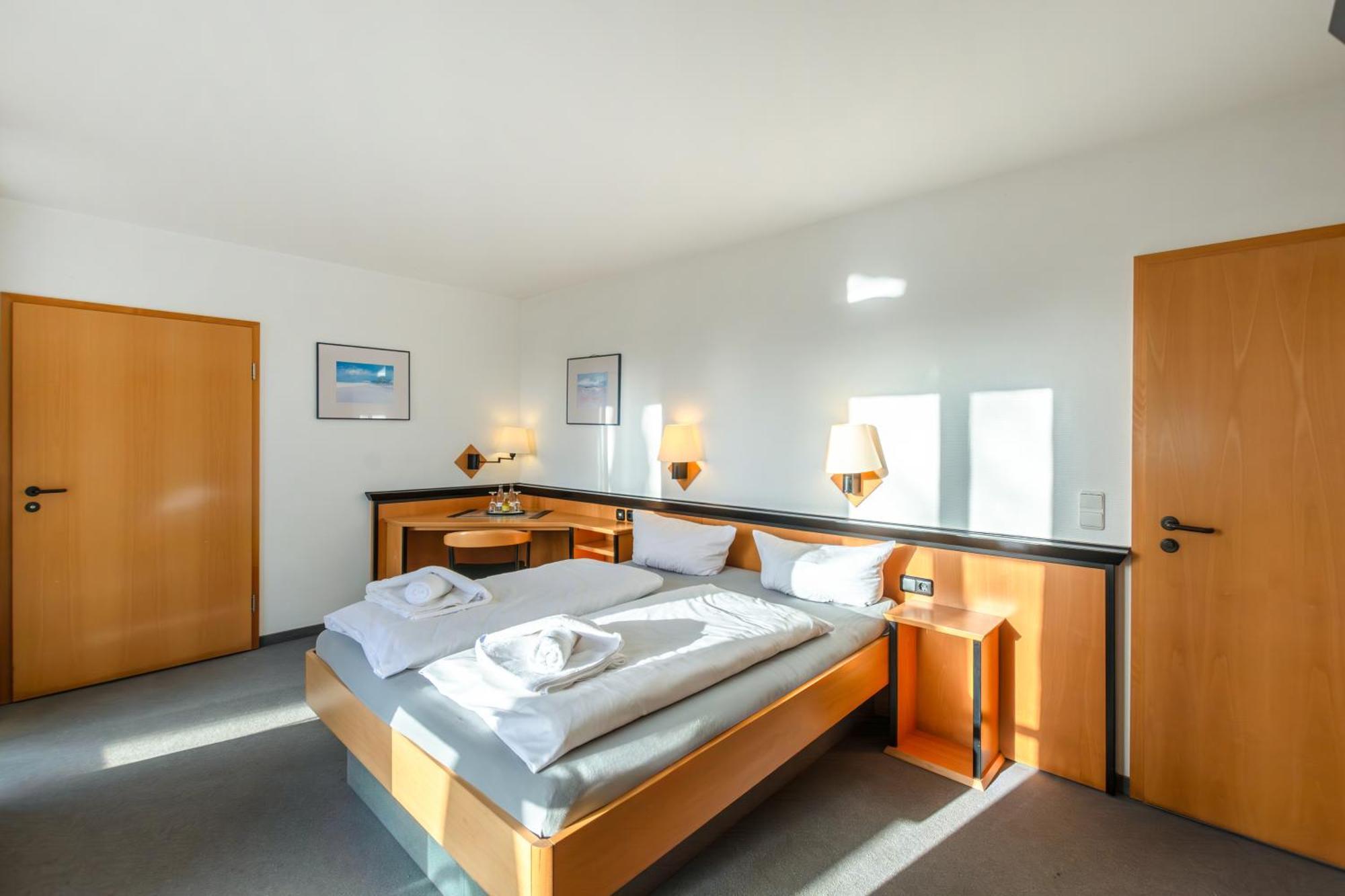 Hotel Ruegenschmiede Vis A Vis Hiddensee Schaprode Room photo