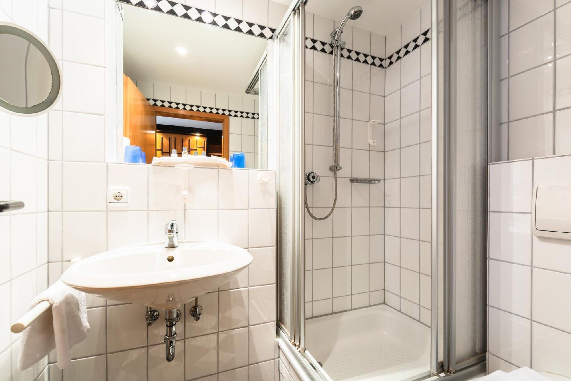Hotel Ruegenschmiede Vis A Vis Hiddensee Schaprode Room photo