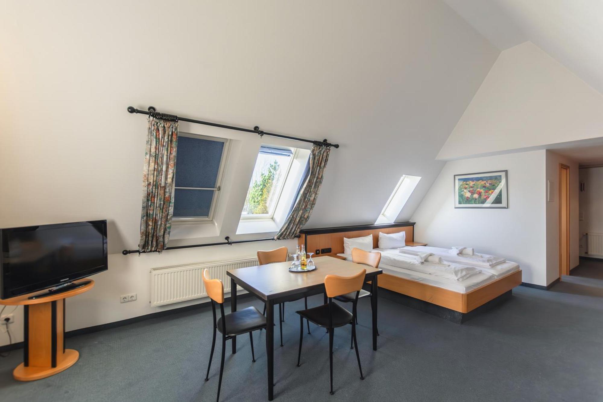 Hotel Ruegenschmiede Vis A Vis Hiddensee Schaprode Room photo