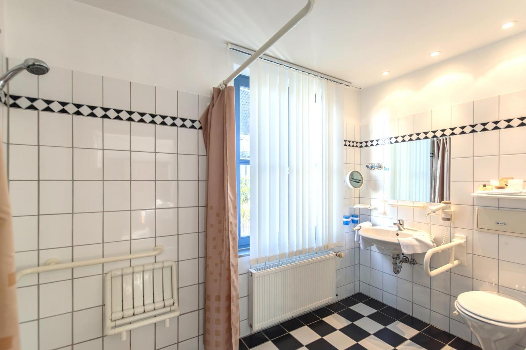 Hotel Ruegenschmiede Vis A Vis Hiddensee Schaprode Room photo