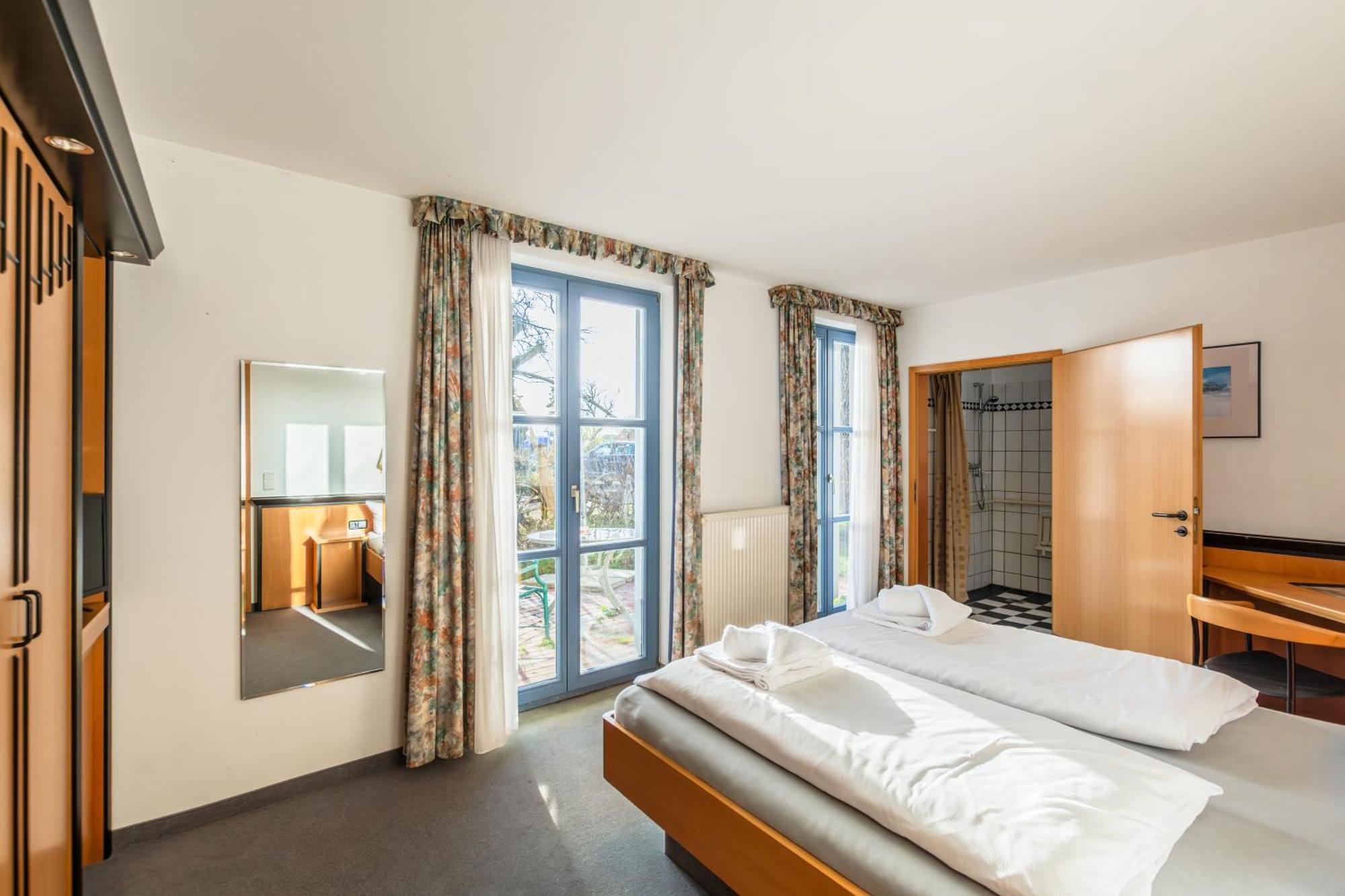 Hotel Ruegenschmiede Vis A Vis Hiddensee Schaprode Room photo