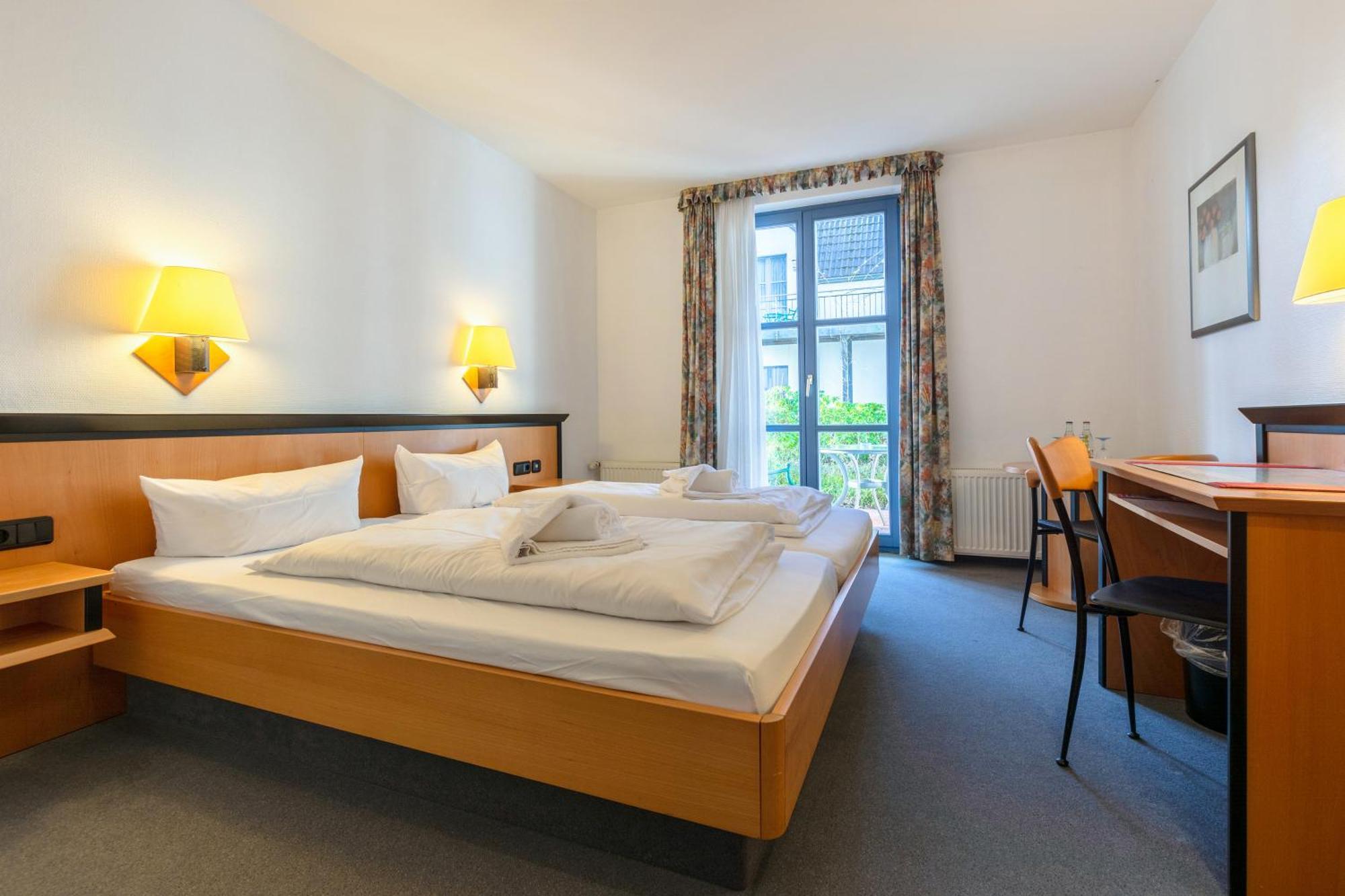 Hotel Ruegenschmiede Vis A Vis Hiddensee Schaprode Room photo