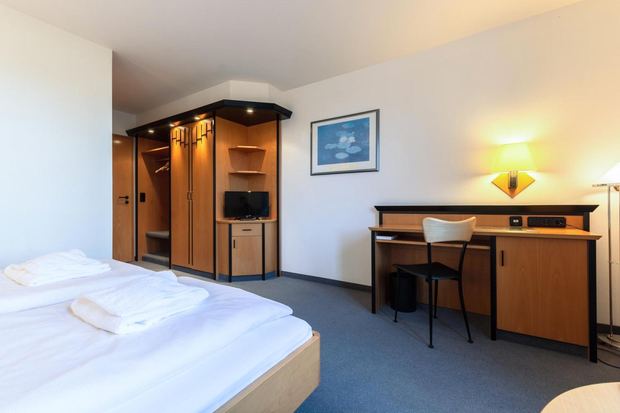 Hotel Ruegenschmiede Vis A Vis Hiddensee Schaprode Room photo
