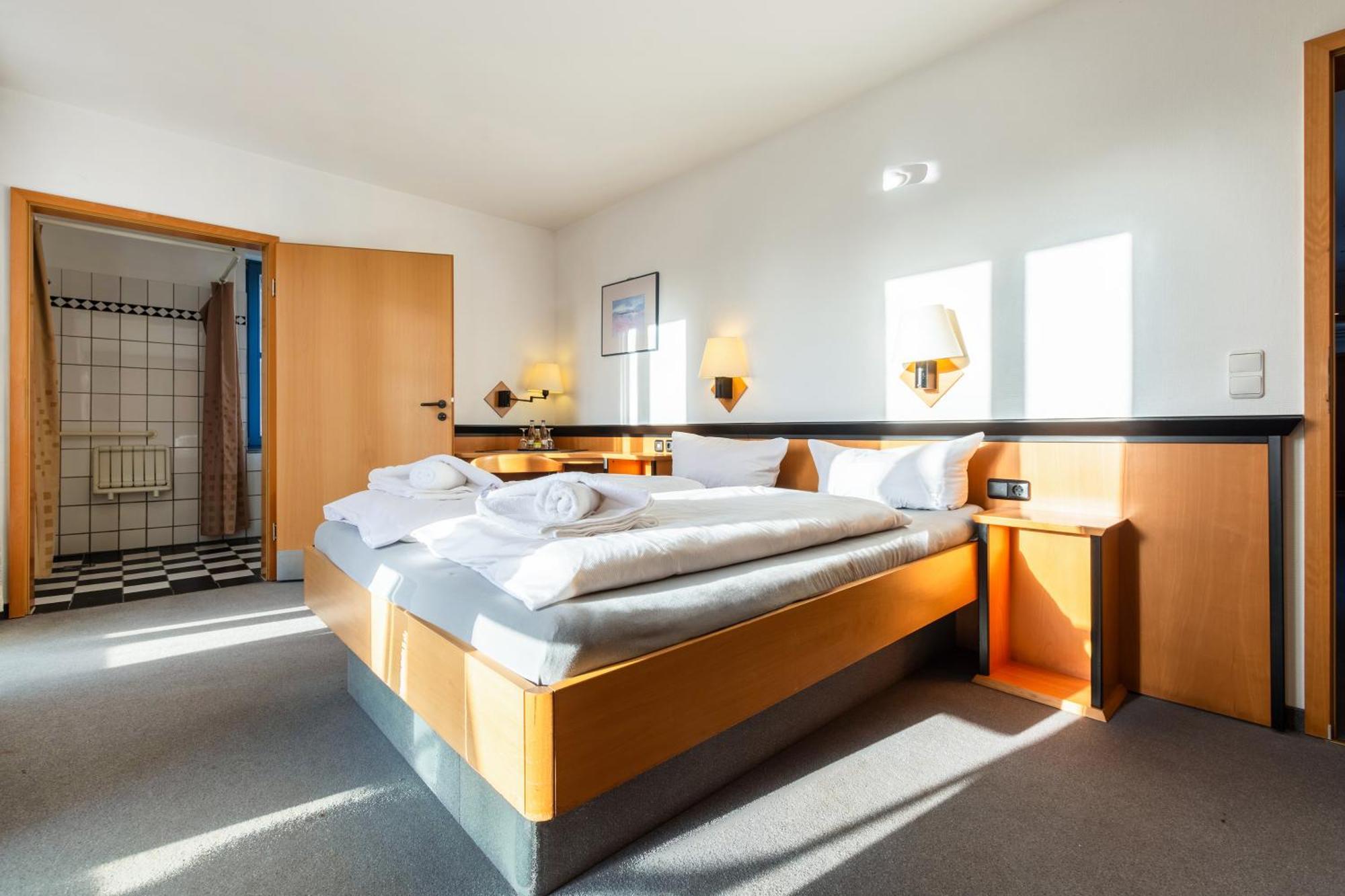 Hotel Ruegenschmiede Vis A Vis Hiddensee Schaprode Room photo