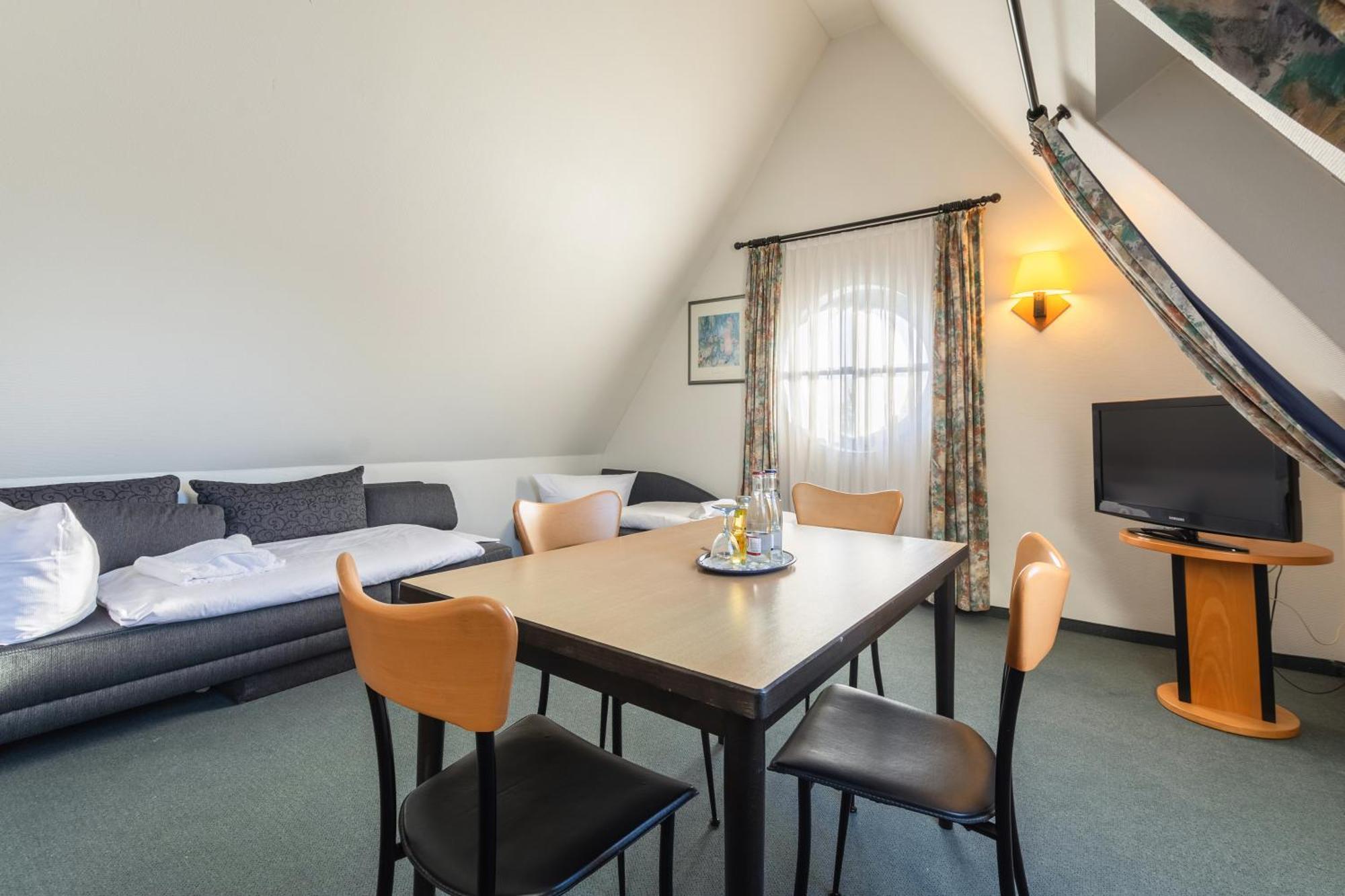 Hotel Ruegenschmiede Vis A Vis Hiddensee Schaprode Room photo