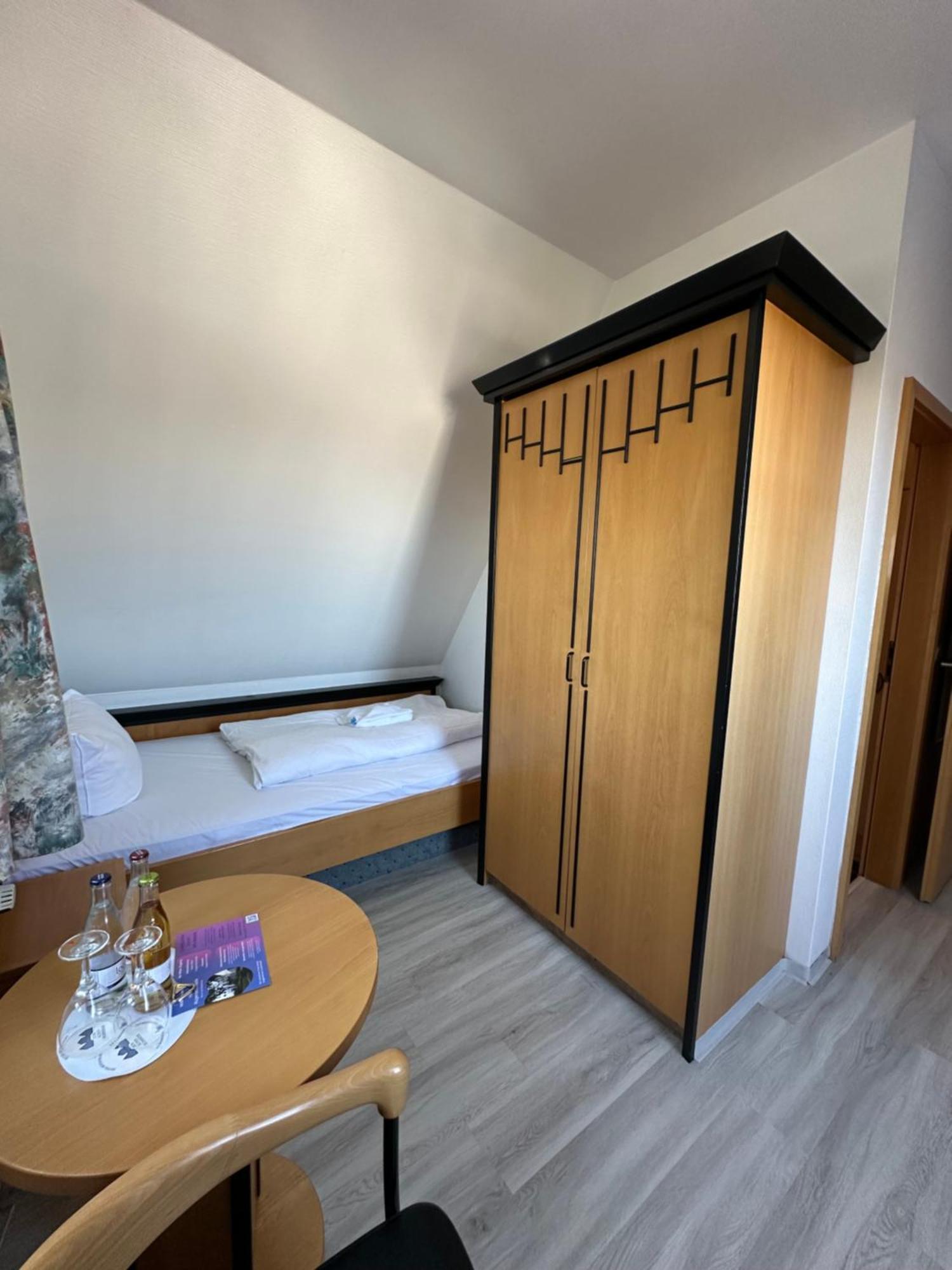 Hotel Ruegenschmiede Vis A Vis Hiddensee Schaprode Room photo
