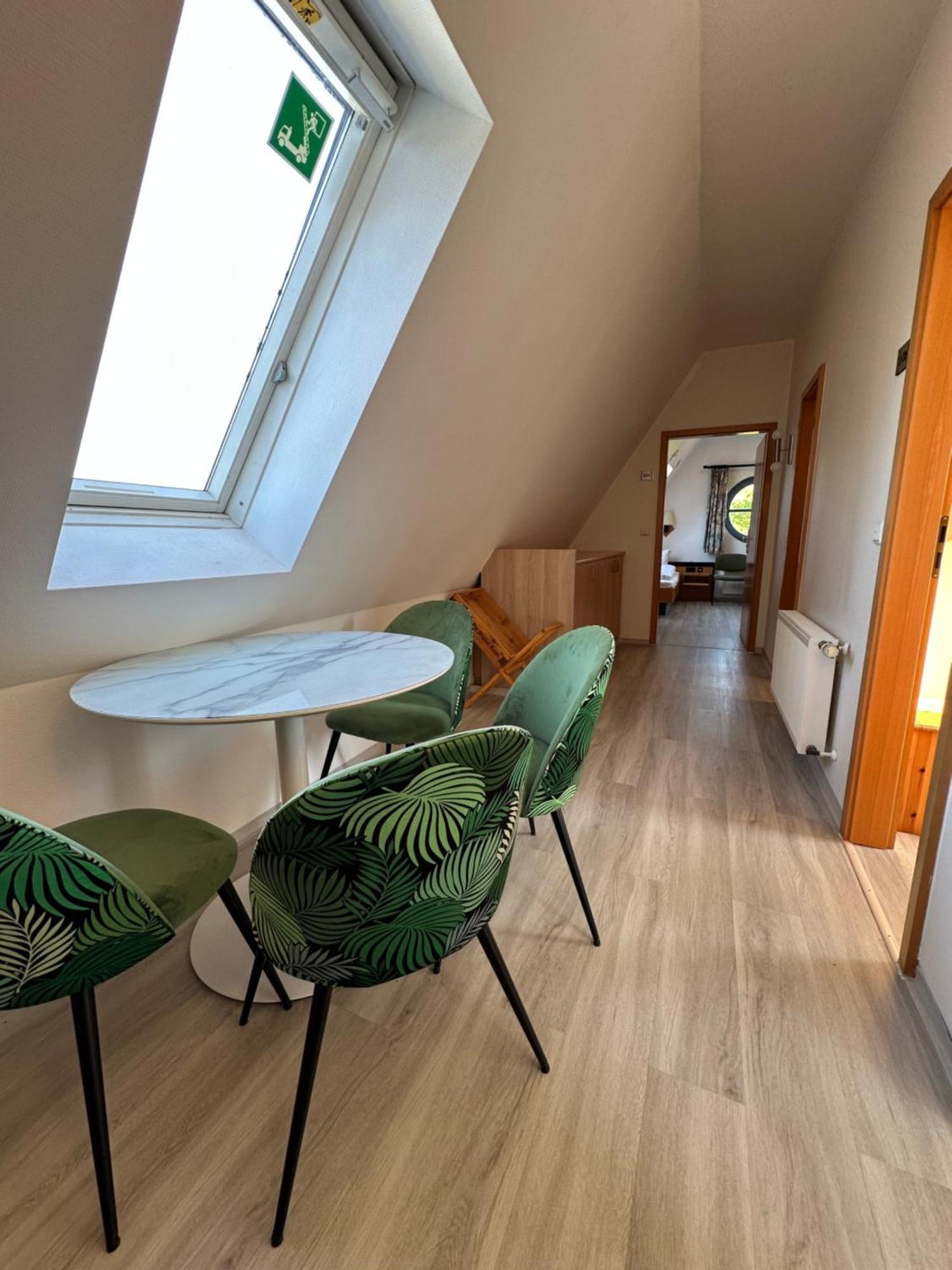 Hotel Ruegenschmiede Vis A Vis Hiddensee Schaprode Room photo